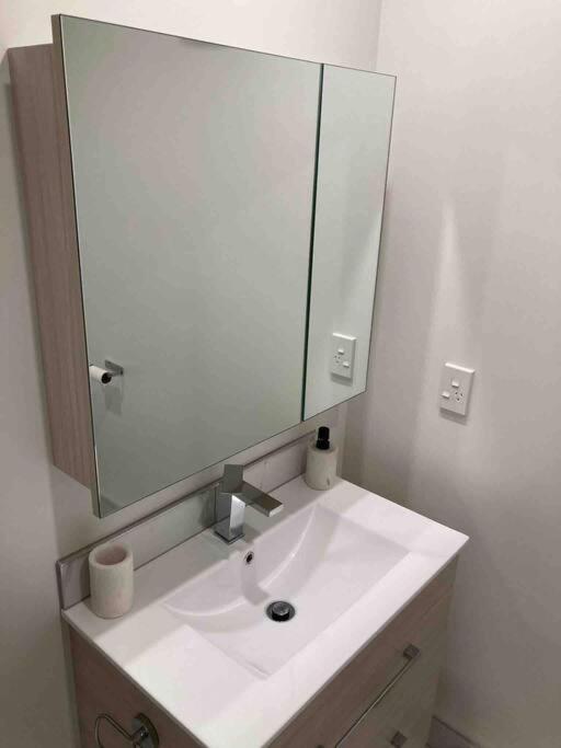 Cheerful 2 Bedroom Townhouse In Addington! Christchurch Exterior foto